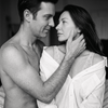 intiem-koppel-liefdevol-oogcontact-zwart-wit