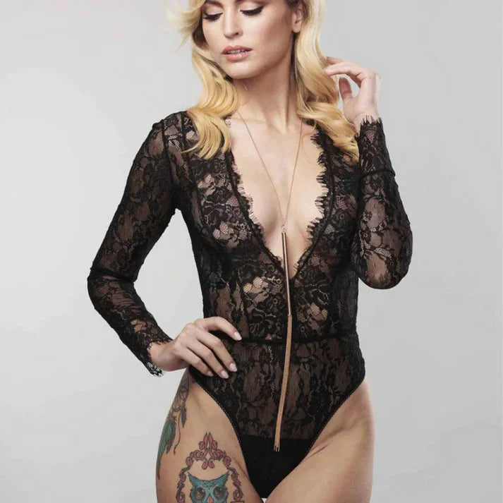 vrouw met tatto en Erotische Accessoires alleen bij touch-me.nl