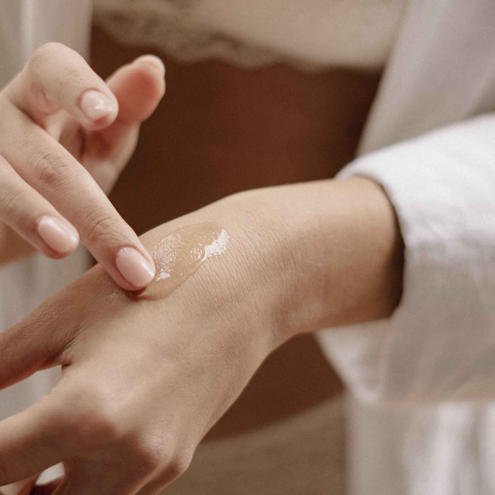 zwoel kijken vrouw met Glijmiddel & Massageolie van touch-me.nl