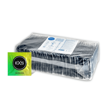 EXS Glowing condooms in bulkverpakking met losse groene verpakking op witte achtergrond