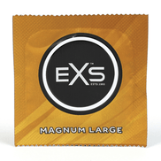 Goudbruine EXS Magnum condoomverpakking als losse sachet, frontaal op een lichte achtergrond weergegeven.