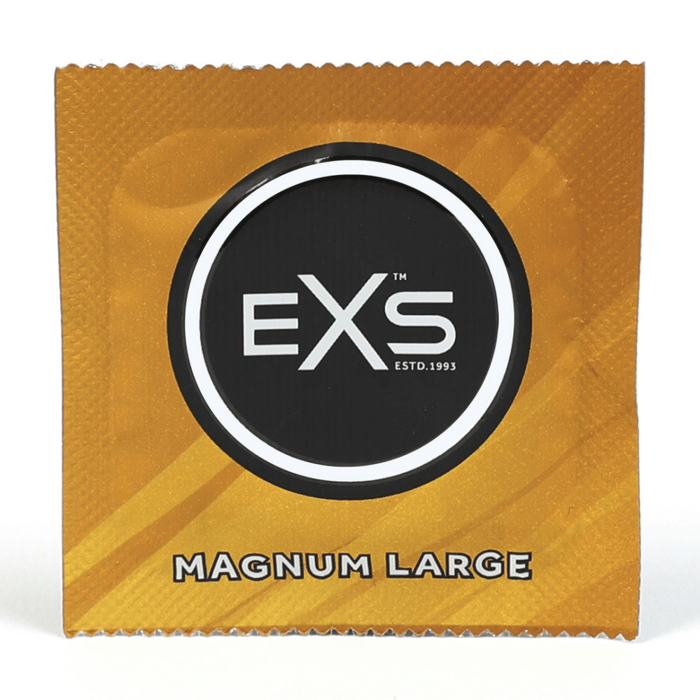 Goudbruine EXS Magnum condoomverpakking als losse sachet, frontaal op een lichte achtergrond weergegeven.