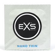 EXS Nano Thin condoom in losse lichtgrijze folie, recht van voren met rond zwart merklogo en blauwe typografie.