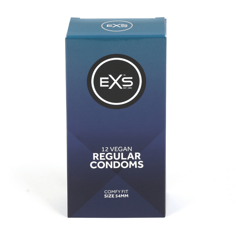 EXS Regular condooms 12 stuks in donkerblauw doosje, recht gefotografeerd op witte achtergrond