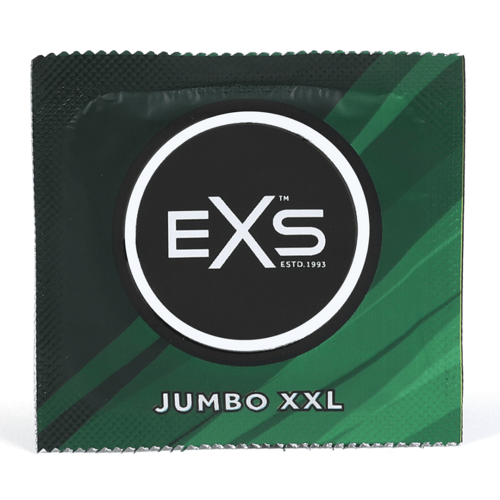Groen EXS Jumbo condoomfolie met rond merklogo en subtiele schuine lijnen, frontaal op witte achtergrond