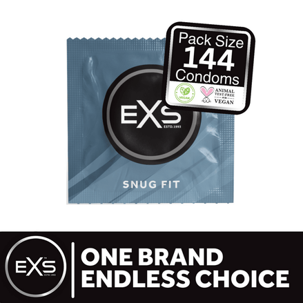 EXS Snug Fit condooms 49 mm met zwarte 144 stuks verpakking en merkbanner op witte achtergrond