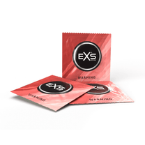 EXS Warming condooms 54 mm, rood sachet liggend op witte achtergrond met zwarte ronde merkopdruk