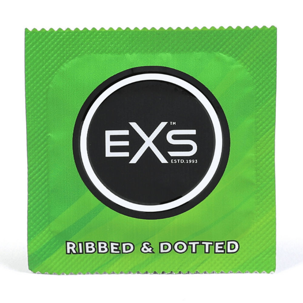 Losse groene EXS Ribbed & Dotted condoomverpakking met duidelijke merkbadge