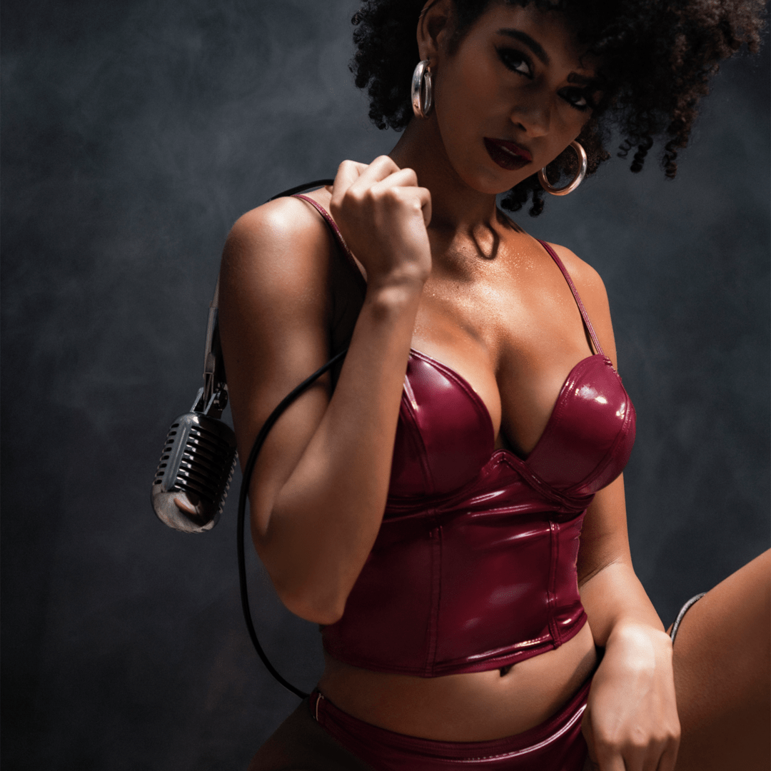 Mapale Twee Delige Bustier Set - Maat M - Glanzend Wijnrood. sexy