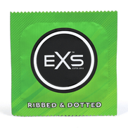 Losse groene EXS Ribbed & Dotted condoomverpakking met ronde zwarte merkbadge