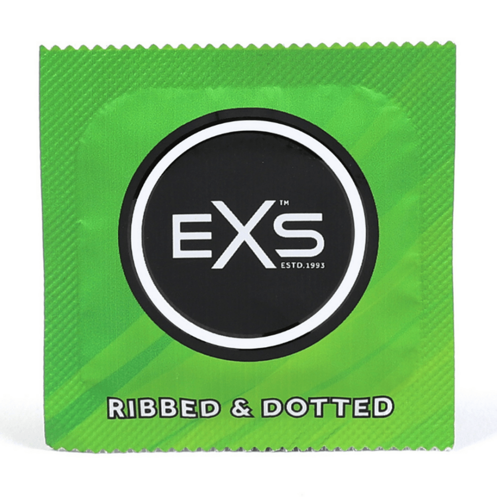 Losse groene EXS Ribbed & Dotted condoomverpakking met ronde zwarte merkbadge