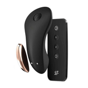 Satisfyer Little Secret slipvibrator zwart met afstandsbediening, zachte siliconen en meerdere vibraties, voor solo of samen.