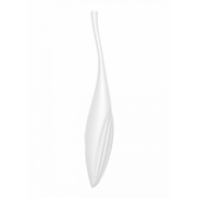 Satisfyer Twirling Joy tip vibrator in wit, detail van de smalle tip en gladde afwerking, studio opname