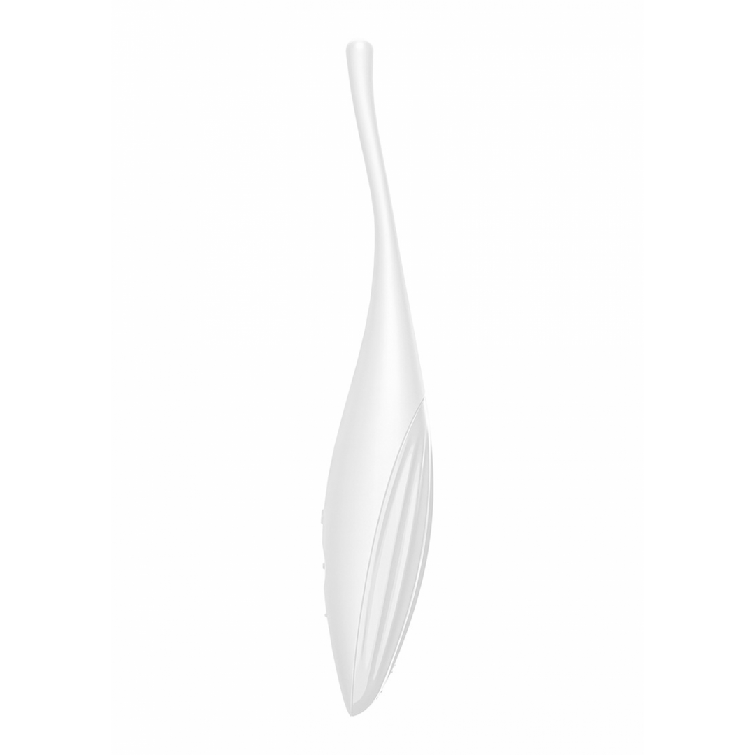 Satisfyer Twirling Joy tip vibrator in wit, detail van de smalle tip en gladde afwerking, studio opname