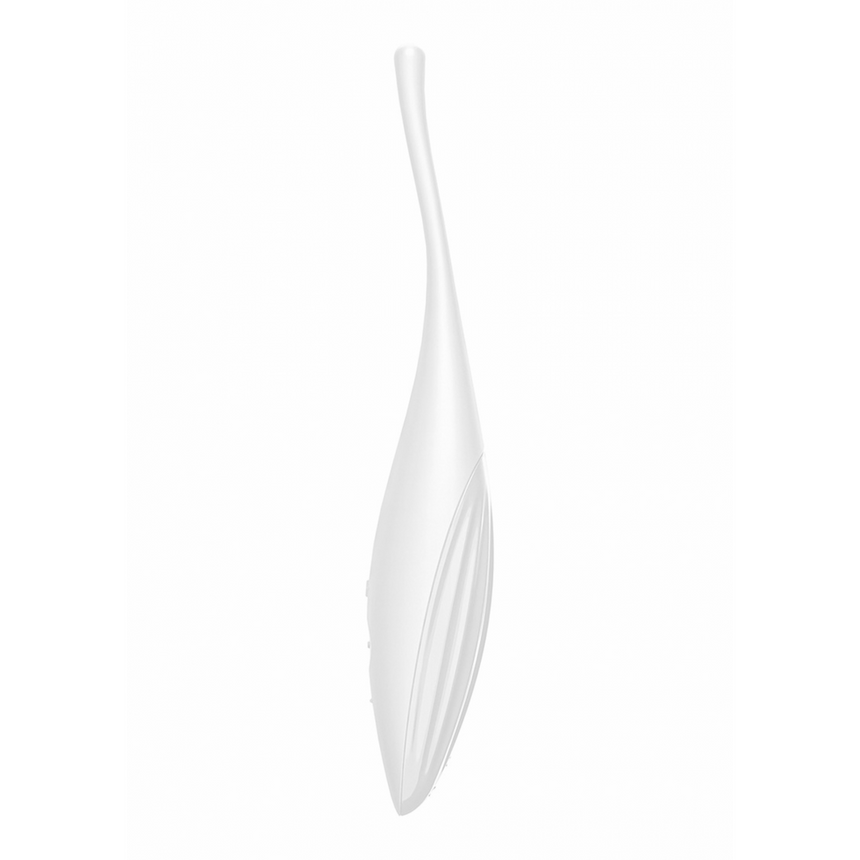 Satisfyer Twirling Joy tip vibrator in wit, detail van de smalle tip en gladde afwerking, studio opname