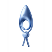 Satisfyer Sniper dubbele cockring blauwgrijs, schuin aanzicht, glad siliconen body met opening en twee verstelstraps, wit