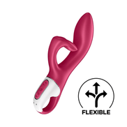 Satisfyer Embrace Me rabbit vibrator berry, schuin aanzicht met app icoon, flexibele bunny arm en ronde knop