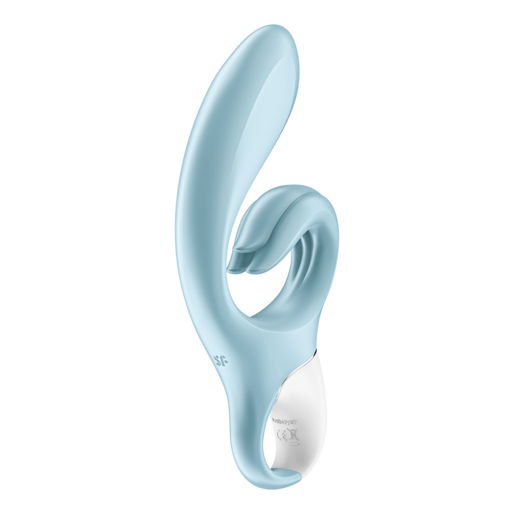 Satisfyer Love Me G-spot clitoris stimulator lichtblauw one size, schuin aanzicht met gebogen schacht en zilverkleurige tip