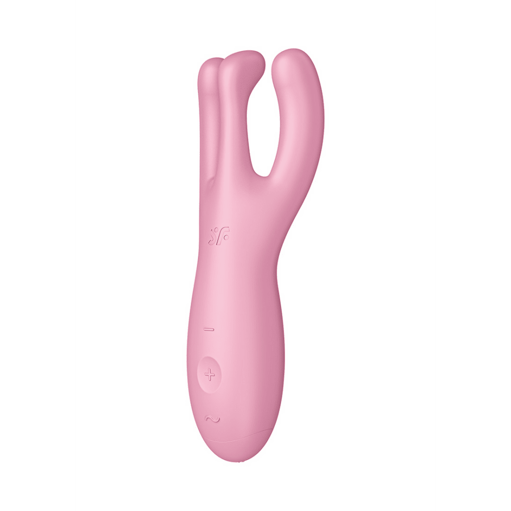 Satisfyer Threesome 1 lay-on clitoris stimulator in roze, schuin gefotografeerd op witte achtergrond met slanke, open top