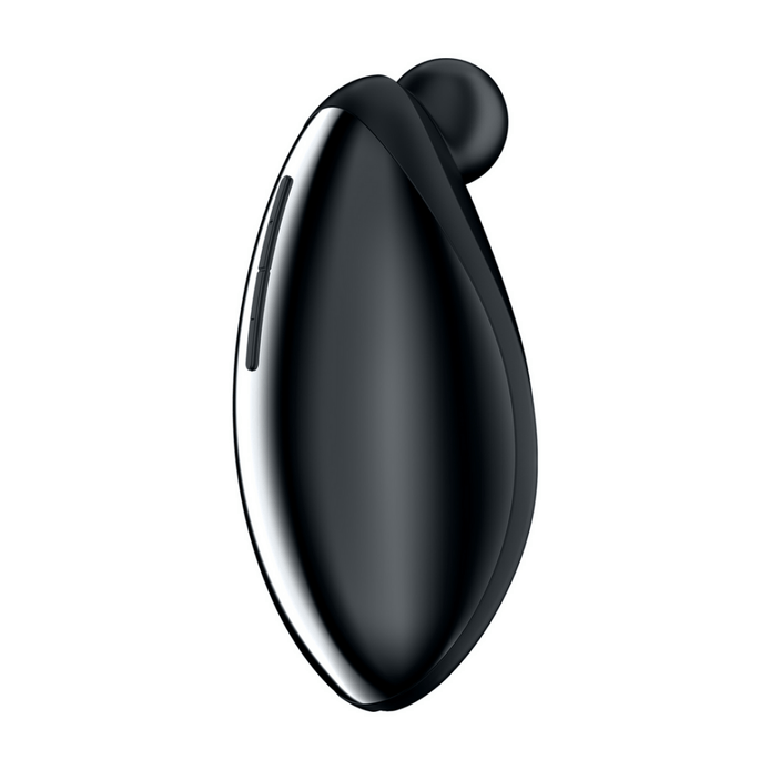Satisfyer Spot On 2 oplegvibrator zwart, schuin vooraanzicht met afgeronde kop en glanzende siliconen behuizing
