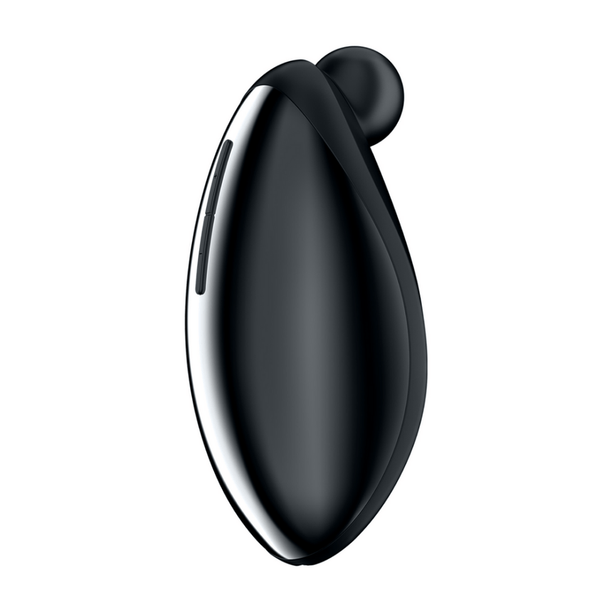 Satisfyer Spot On 2 oplegvibrator zwart, schuin vooraanzicht met afgeronde kop en glanzende siliconen behuizing
