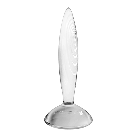 Transparante Satisfyer glazen buttplug rechtop gefotografeerd, met slanke vorm en ronde basis.