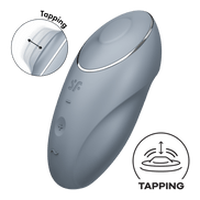 Satisfyer Tap & Climax 1 blauwgrijs, productfoto schuin met laadpictogram en functiepictogrammen op witte achtergrond