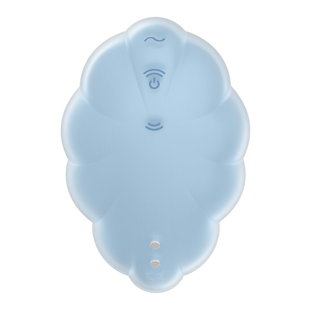 Satisfyer Cloud Dancer blauw, compacte air pulse vibrator op witte achtergrond, focus op vorm en textuur.