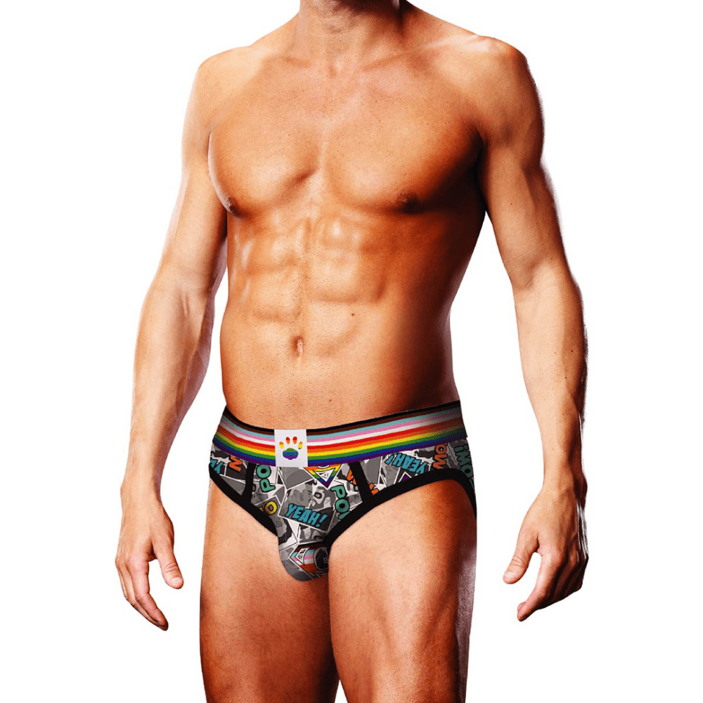 Man draagt Prowler Comic Book Brief maat S met grijze comic-print en regenboogkleurige logo-tailleband, vooraanzicht