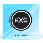 Losse EXS Air Thin condoomverpakking in lichtblauwe folie met ronde merkbadge