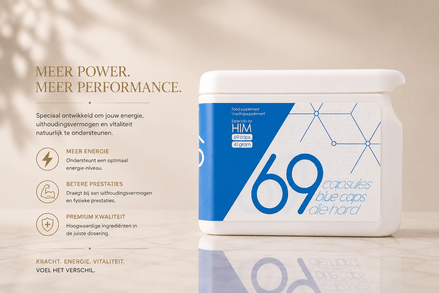 69 Power Pills witte pot met blauw label op beige achtergrond, naast tekst over power en performance