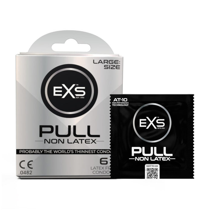 EXS Pull Large latexvrije condooms 6 stuks met zilverwitte verpakking en zwarte sachet op witte studioachtergrond