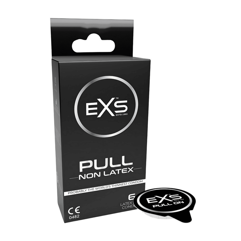 EXS Pull Latexvrije Condooms 6 Stuks, zwarte verpakking met losse zwarte pull applicator op witte studioachtergrond