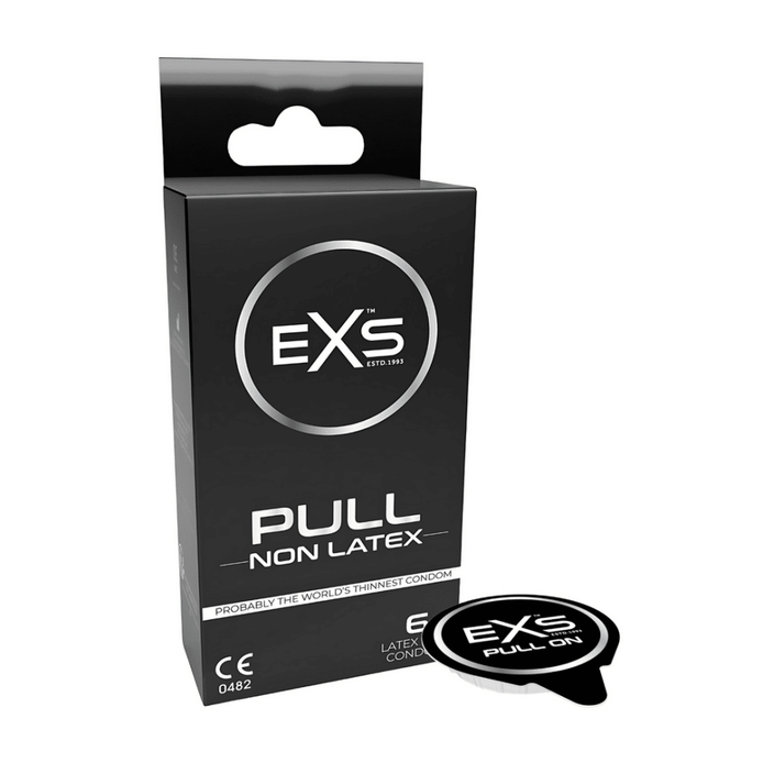 EXS Pull Latexvrije Condooms 6 Stuks, zwarte verpakking met losse zwarte pull applicator op witte studioachtergrond