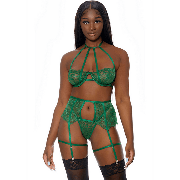 Model in Forplay In Full Bloom set groen, kanten bh met bloemenmotief en strappy jarretelgordel, maat XL
