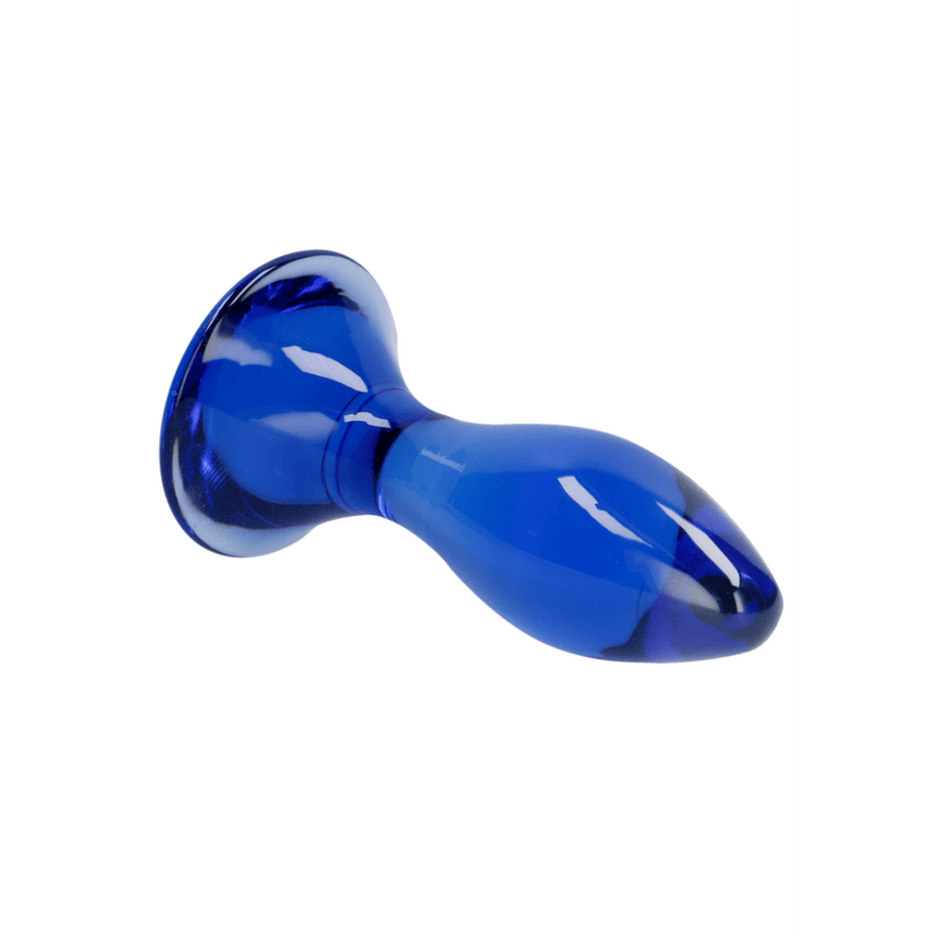 Blauwe glazen butt plug Follower van Chrystalino by Shots, liggend met afgeronde top en brede basis.