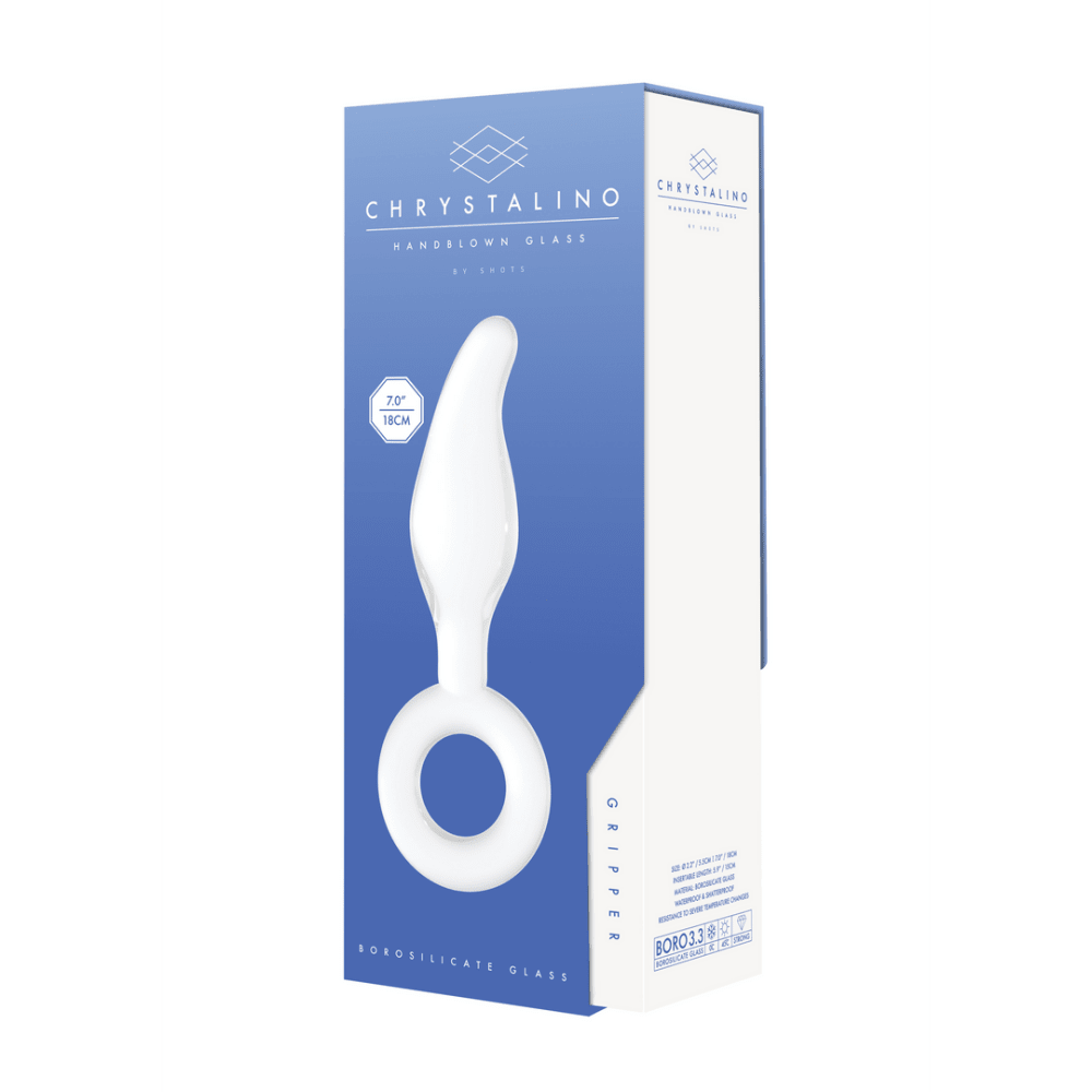 Chrystalino Gripper glazen dildo met ring in blauwe verpakking, schuin getoond op witte achtergrond.
