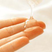 Durex Sensitive glijgel op vingers, transparante milde formule voor soepel en comfortabel intiem contact