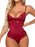 Wijnrode kanten bodysuit van De Namour Lingerie met diepe kanten cups en een klein strikje op de borst