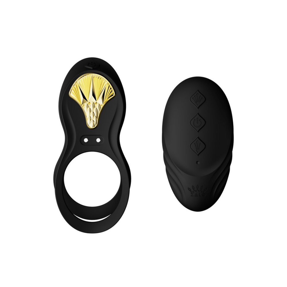 ZALO BAYEK wearable vibrator obsidian zwart, vibrator en afstandsbediening naast elkaar, studio productfoto