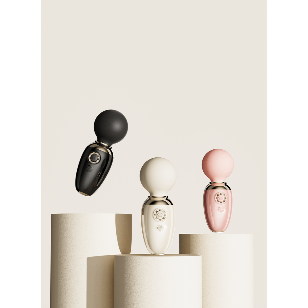 ZALO Ava Smart Wand Massager ivoorwit, lifestyle productfoto, smart wand massager voor gerichte stimulatie