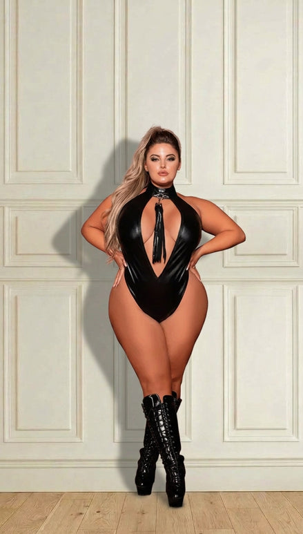 Dreamgirl Teddy mit Kunstleder und Flogger, Größe 1XL/2XL