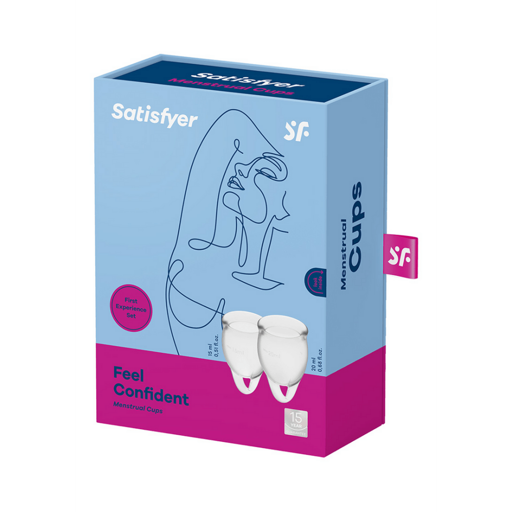 Satisfyer Voel je Zeker menstruatiecup verpakking in blauw en roze, schuin gefotografeerd op witte achtergrond
