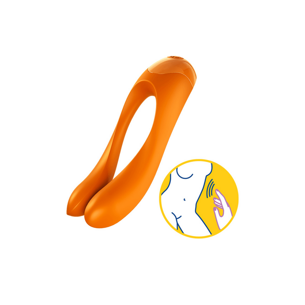 Satisfyer Candy Cane vingervibrator oranje, set met magnetische USB oplaadkabel, accessoirefoto op witte achtergrond
