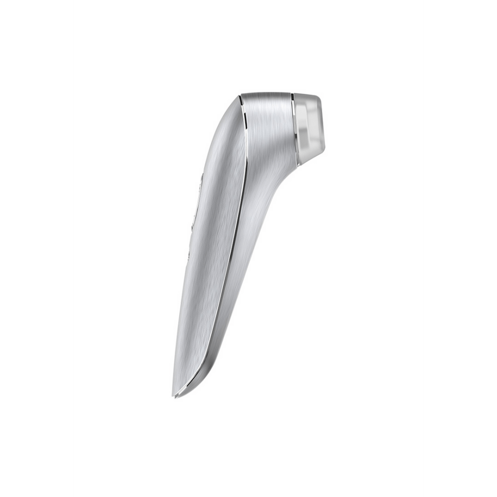 Satisfyer High Fashion Air Pulse stimulator zilverkleurig, zijaanzicht met gebogen kop, compact handformaat