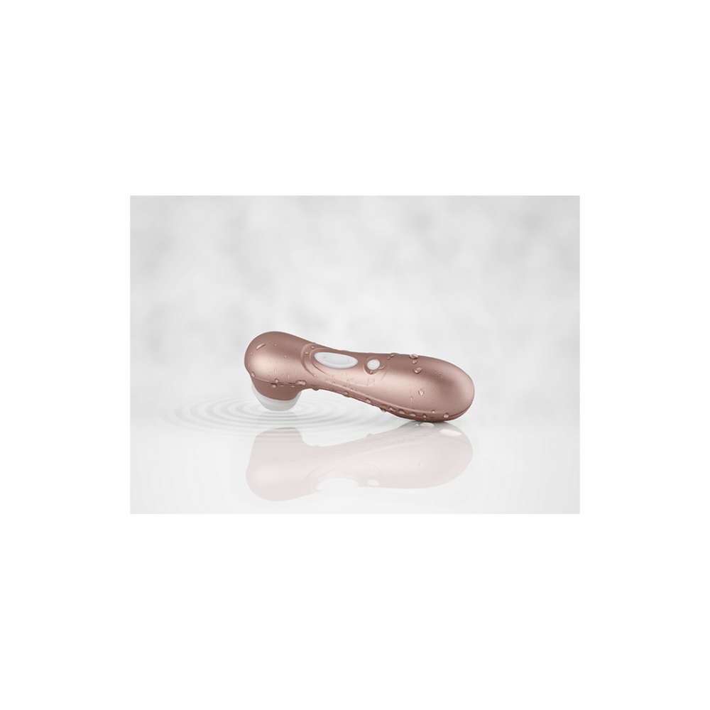 Satisfyer Pro 2 Air Pulse stimulator lichtgoud, set met USB oplaadkabel, accessoire foto op witte achtergrond