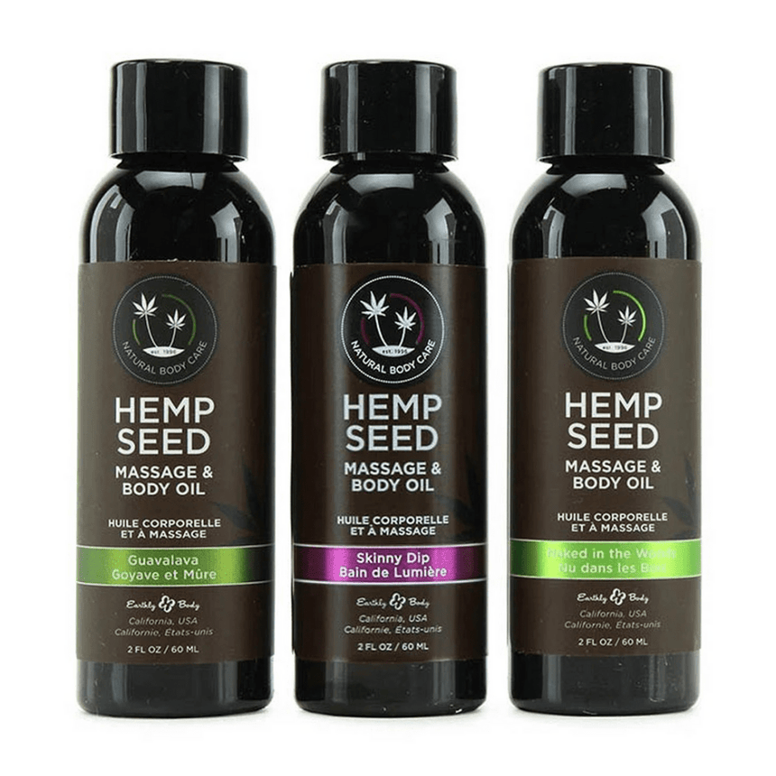 Earthly Body Hemp Seed massageolie cadeauset met drie donkere flesjes naast elkaar op witte achtergrond