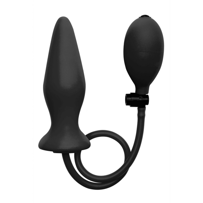 Ouch! by Shots opblaasbare siliconen plug zwart, vrijstaand met slang en handpomp op witte achtergrond.