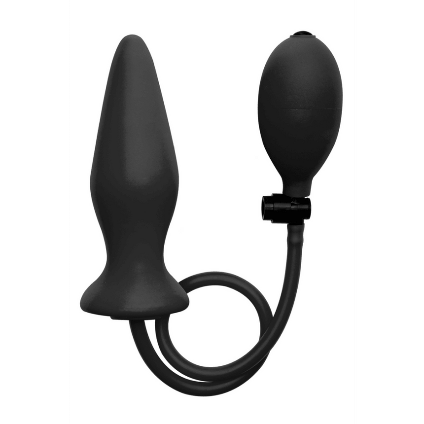 Ouch! by Shots opblaasbare siliconen plug zwart, vrijstaand met slang en handpomp op witte achtergrond.