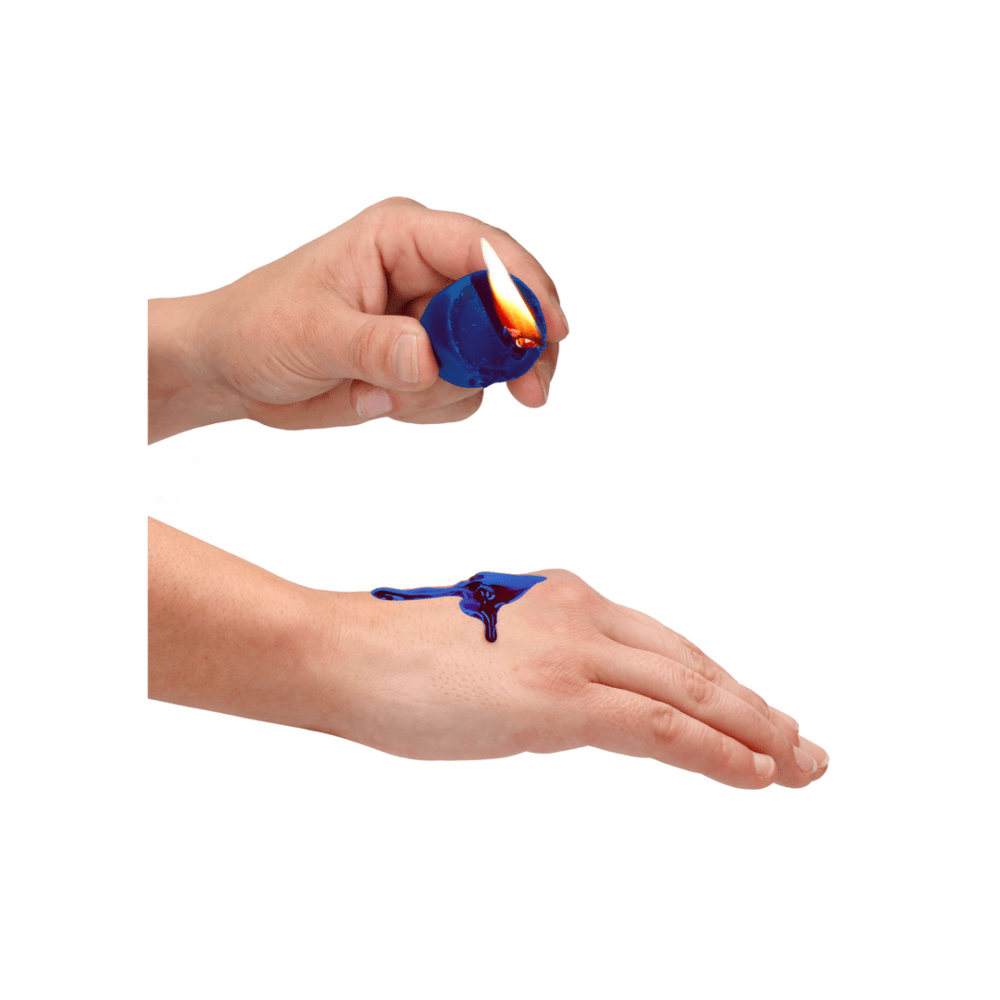 Ouch Tease kaarsen multicolor in gebruik, warme wax druppelt gecontroleerd op de huid